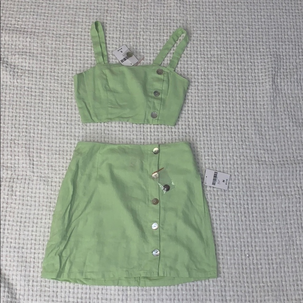 FOREVER 21 GREEN CROP TOP - Picture 2 of 2